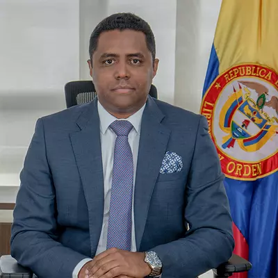 Larry Sadit Álvarez Morales, nuevo Superintendente de Vigilancia y Seguridad privada