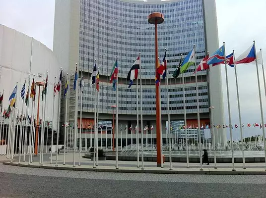 En Viena, Superintendente resalta la complementariedad de la seguridad privada con la pública para la prevención del delito