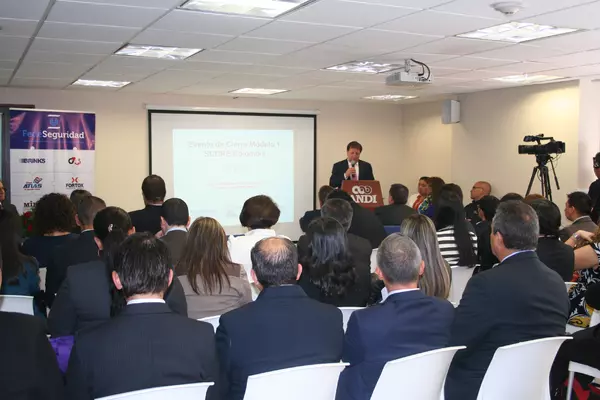 El Superintendente de Vigilancia y Seguridad Privada asistió al evento de cierre de programa de formación