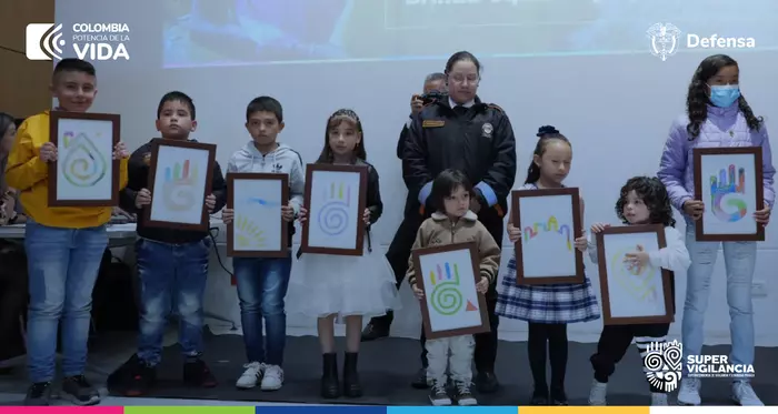 "CAMBIO POR LA SEGURIDAD". Supervigilancia presenta nueva imagen elaborada por hijas e hijos del personal operativo del sector
