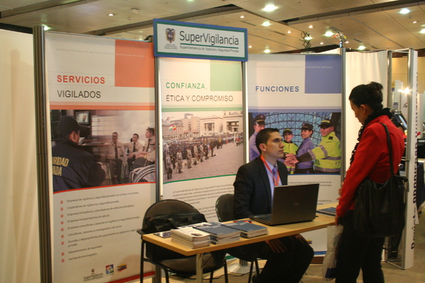 En simposio sobre seguridad, SuperVigilancia invita a administradores de propiedad raíz a contratar servicios legales